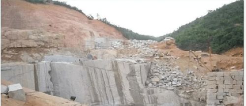 买了500万白石装修别墅,两个月发黄成这样 客户火了拒付尾款...
