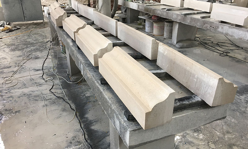 石材世界的自然与工艺之美——探索木化石、葡萄牙米黄等特色石材的加工艺术