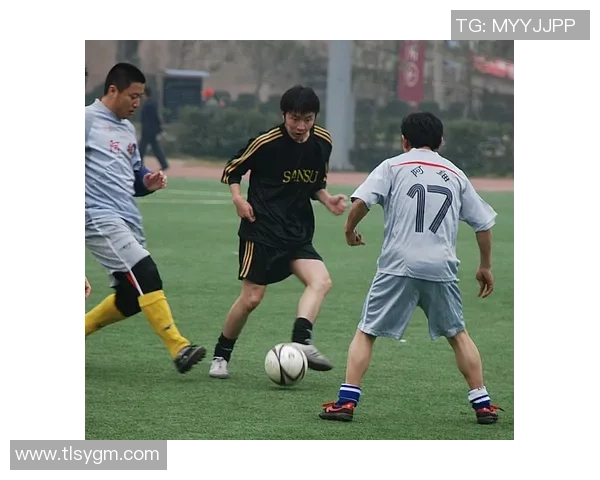 老足球球星头像女的究竟是谁 揭开她的真实身份与背后故事 老足球球星头像女的究竟是谁 揭开她的真实身份与背后故事