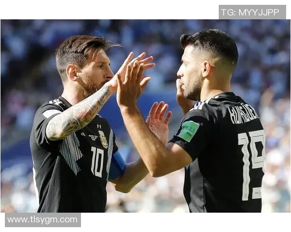 足球传奇陨落悲歌：怀念球星离世与永恒的绿茵记忆