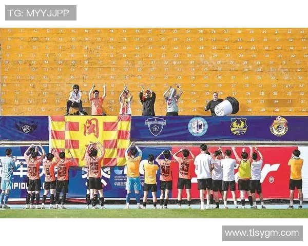 足球巨星告别赛场背后:风光无限的职业生涯落幕与未来展望 足球巨星告别赛场背后:风光无限的职业生涯落幕与未来展望